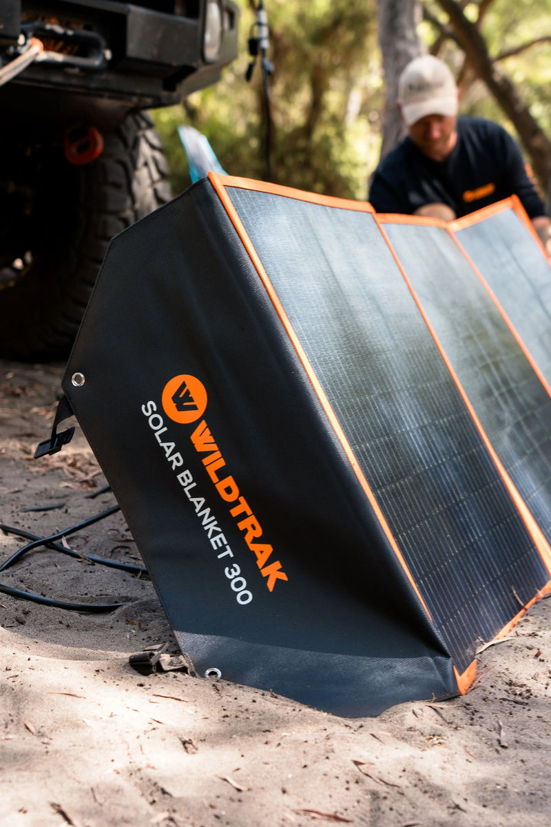 Wildtrak Folding Sola Blanket with Built In Stand and ETFE Coating (300 Watt)